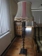 Lampadaire monté d'une chaîne en fer forgé, Huis en Inrichting, Lampen | Vloerlampen, 150 tot 200 cm, Gebruikt, Vintage, Metaal