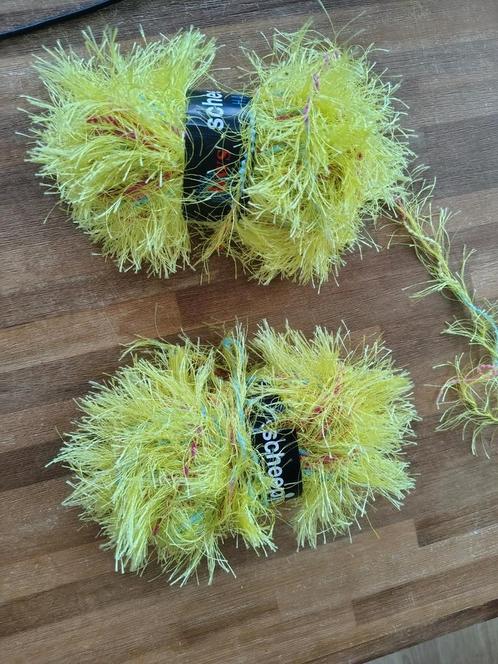 2 bolletjes speciaal scheepjes garen, Hobby en Vrije tijd, Breien en Haken, Zo goed als nieuw, Ophalen of Verzenden