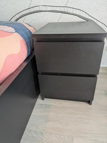 Malm nachtkastje beschikbaar voor biedingen