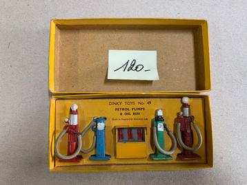 Anciens Dinky Toys neufs en boite. beschikbaar voor biedingen