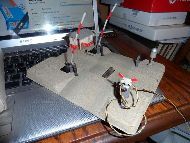 KIBRI Passage à niveau HO en état...., Hobby en Vrije tijd, Modeltreinen | H0, Zo goed als nieuw, Brug, Tunnel of Gebouw, Gelijkstroom of Wisselstroom