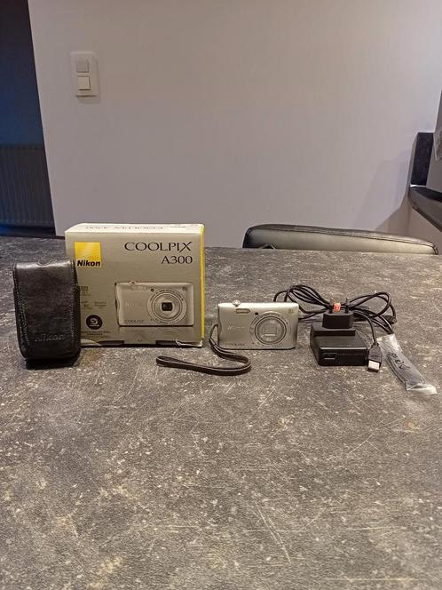 Nikon Coolpix A300 20.1MP, Audio, Tv en Foto, Videocamera's Digitaal, Zo goed als nieuw, Camera, Ophalen of Verzenden