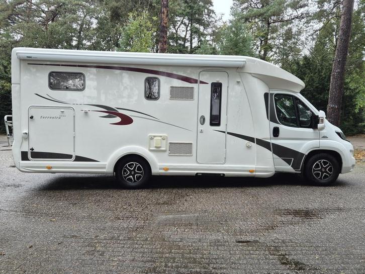 Eura Mobil Terrestra 720 EB Twinbed Solar TV 1eig, Caravans en Kamperen, Mobilhomes, Bedrijf, Half-integraal, Eura Mobil
