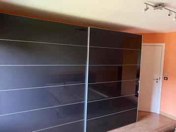 Schitterend kleedkamermeubilair Belot beschikbaar voor biedingen