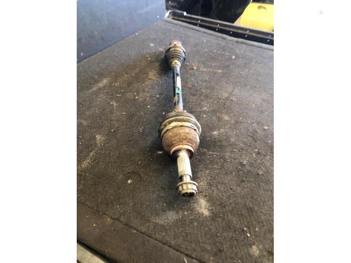 Aandrijfas links-voor van een Volkswagen UP, Auto-onderdelen, Remmen en Aandrijving, Volkswagen, Gebruikt, 3 maanden garantie
