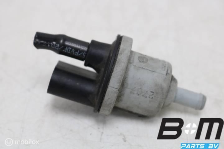 Magneetklep in onderdruksysteem VW Golf 7 06D133517B, Auto-onderdelen, Motor en Toebehoren, Gebruikt