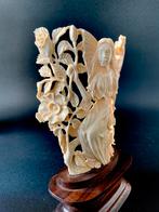 Œuvre d'art ancienne en ivoire, Envoi