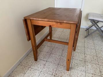 Table en bois beschikbaar voor biedingen
