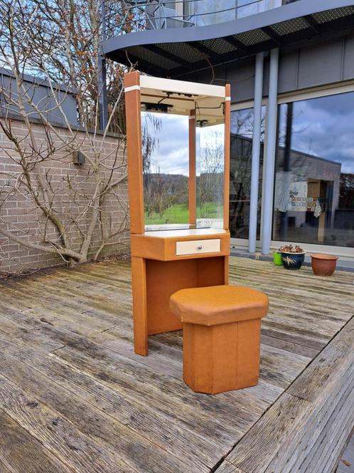 Vintage bruine kunstleren kaptafel en de originele zitting, Huis en Inrichting, Tafels | Kaptafels, Gebruikt, 100 tot 150 cm, 50 tot 100 cm