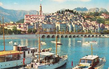 1960 - FRANKRIJK - Menton: La vieille ville, vue du port beschikbaar voor biedingen