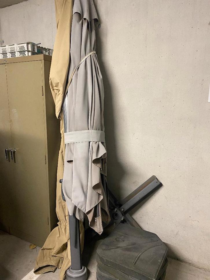 terras parasol, Jardin & Terrasse, Parasols, Utilisé, Parasol flottant, 3 à 4 mètres, Inclinable, Réglable, Étanche, Enlèvement