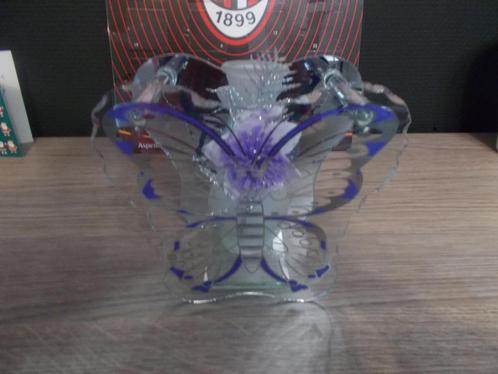 31F : Vase décor papillon et fleur 15 x 13 x 09 cm (neuf)., Huis en Inrichting, Woonaccessoires | Vazen, Nieuw, Overige kleuren