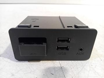 AUX POORT / USB AANSLUITING Mazda 2 (DJ / DL) (D09H669U0) beschikbaar voor biedingen
