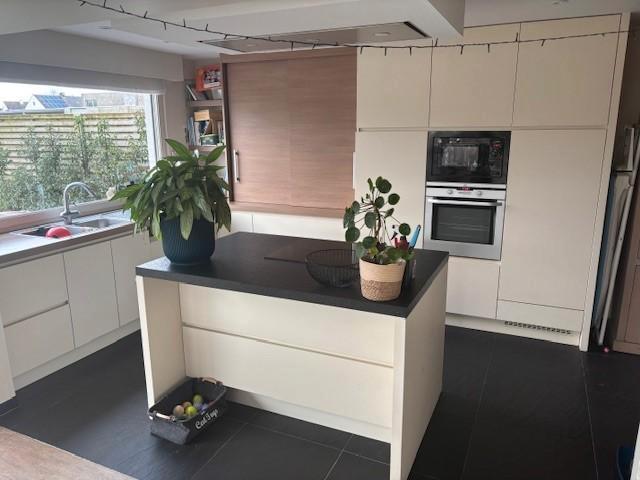 Dovy Keuken, Huis en Inrichting, Keuken | Complete keukens, Gebruikt, Hoekkeuken, Crème, Graniet of Steen, Greeploos, Met kookeiland