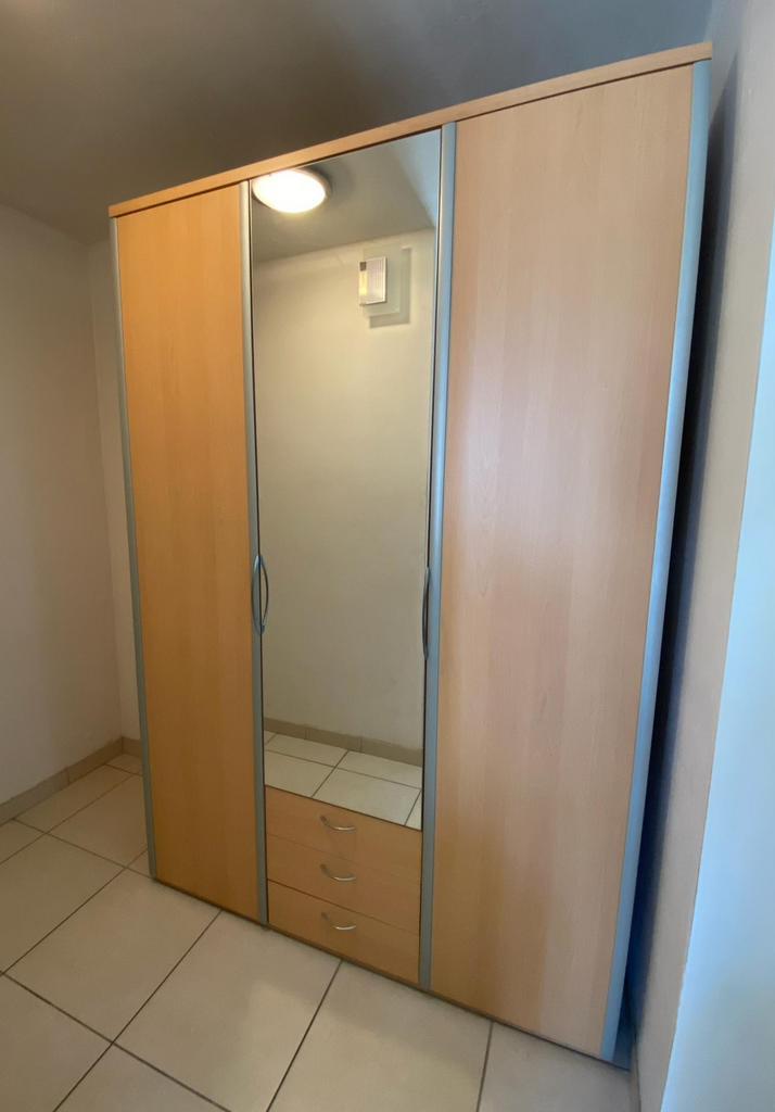 Bruine kast met spiegel, Huis en Inrichting, Kasten | Kleerkasten, Zo goed als nieuw, 200 cm of meer, 150 tot 200 cm, 50 tot 75 cm