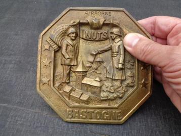 Bronzen herinnerings plaquette Bastogne 101 ste Airborn beschikbaar voor biedingen