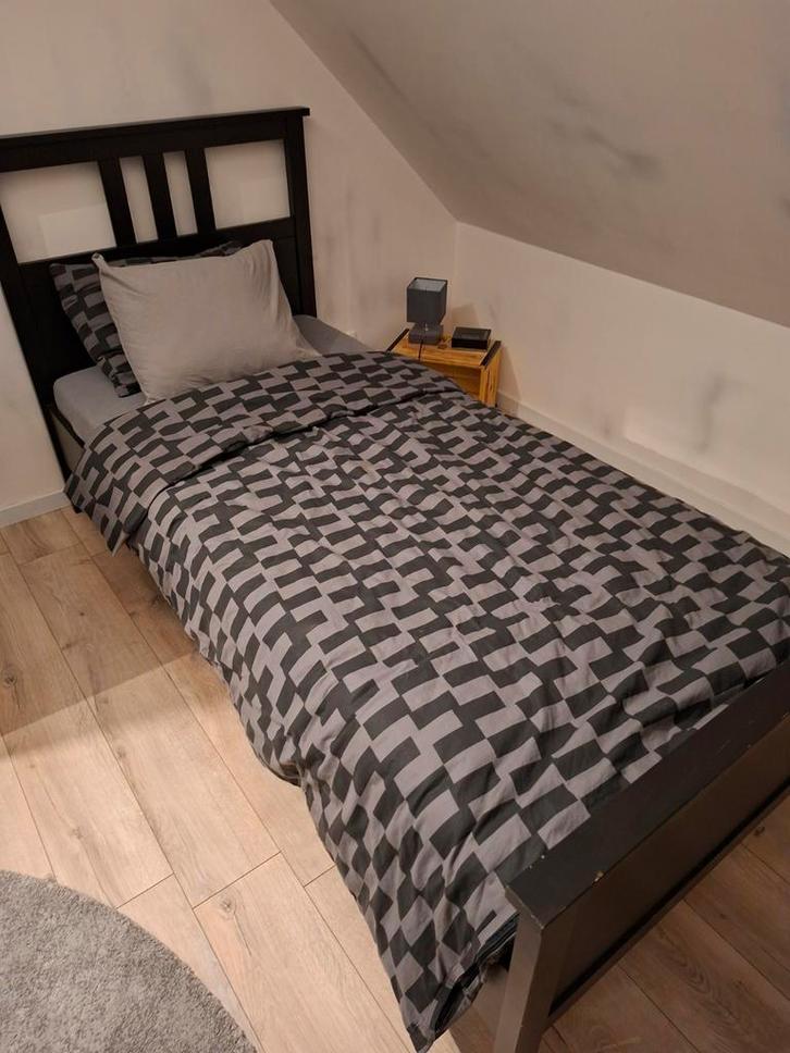 Eenpersoonsbed zwart hout Ikea compleet, Maison & Meubles, Chambre à coucher | Lits, Bois, Noir, Enlèvement