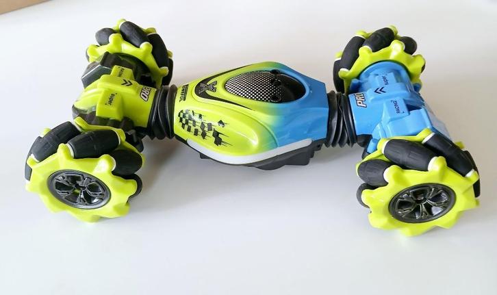 4WD stuntauto afstandsbediening, Kinderen en Baby's, Speelgoed | Buiten | Accuvoertuigen, Zo goed als nieuw, Ophalen