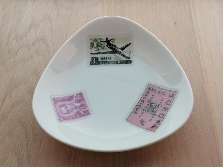 Sabena porselein asbak Vintage Style Expo 1958-63s Postzegel, Verzamelen, Rookartikelen, Aanstekers en Luciferdoosjes, Nieuw, Asbak