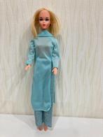 oude barbie met 2-delig kledingsetje 9969 uit 1977, Ophalen of Verzenden, Gebruikt