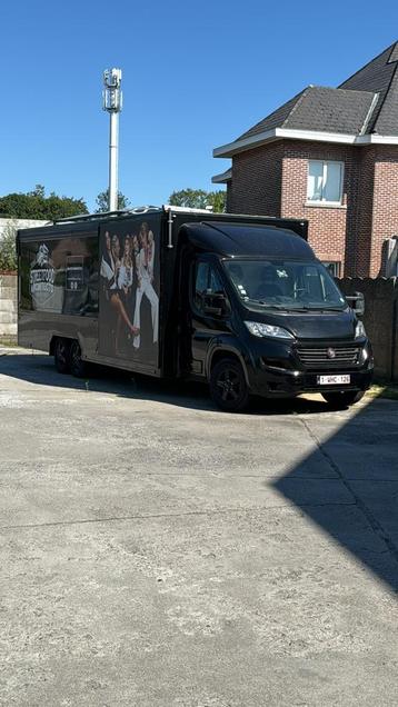 FOOD TRUCK DE LUXE  disponible aux enchères