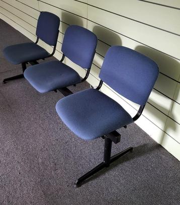 zeteltjes wachtzaal stoeltjes groep  beschikbaar voor biedingen