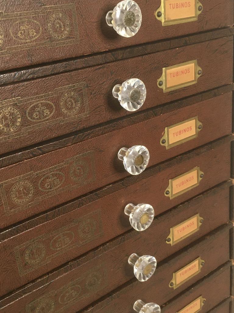 Zeldzaam L.V. Fourniturenkastje / garenkastje, Ophalen of Verzenden