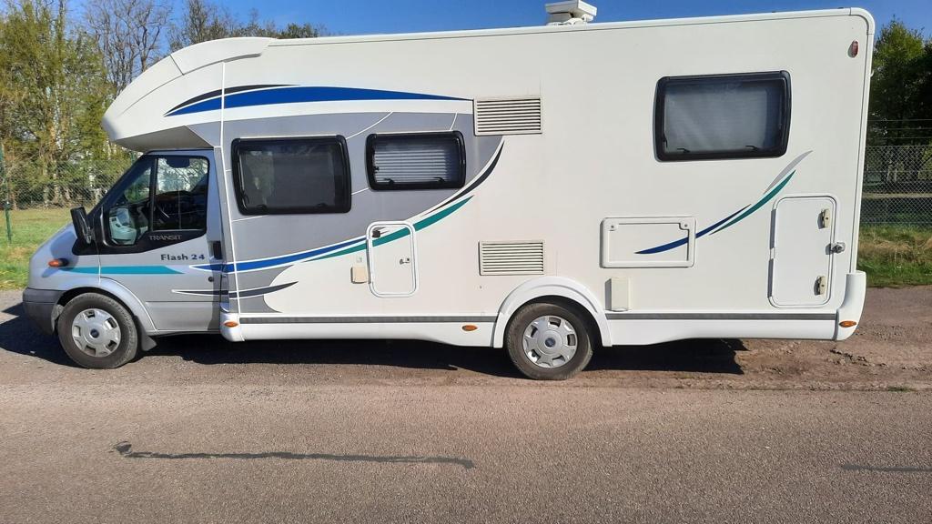 Toit ouvrant semi-intégré Ford Chausson Flasch24, Caravanes & Camping, Camping-cars, Particulier, jusqu'à 4, Semi-intégral, Chausson