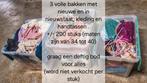 4 bakken  met kleding , schoenen en handtassen, Ophalen