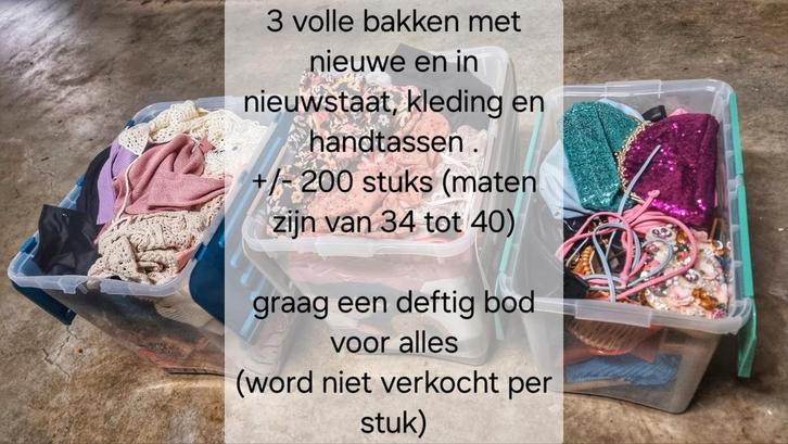 4 bakken  met kleding , schoenen en handtassen, Kleding | Dames, Overige Dameskleding, Ophalen