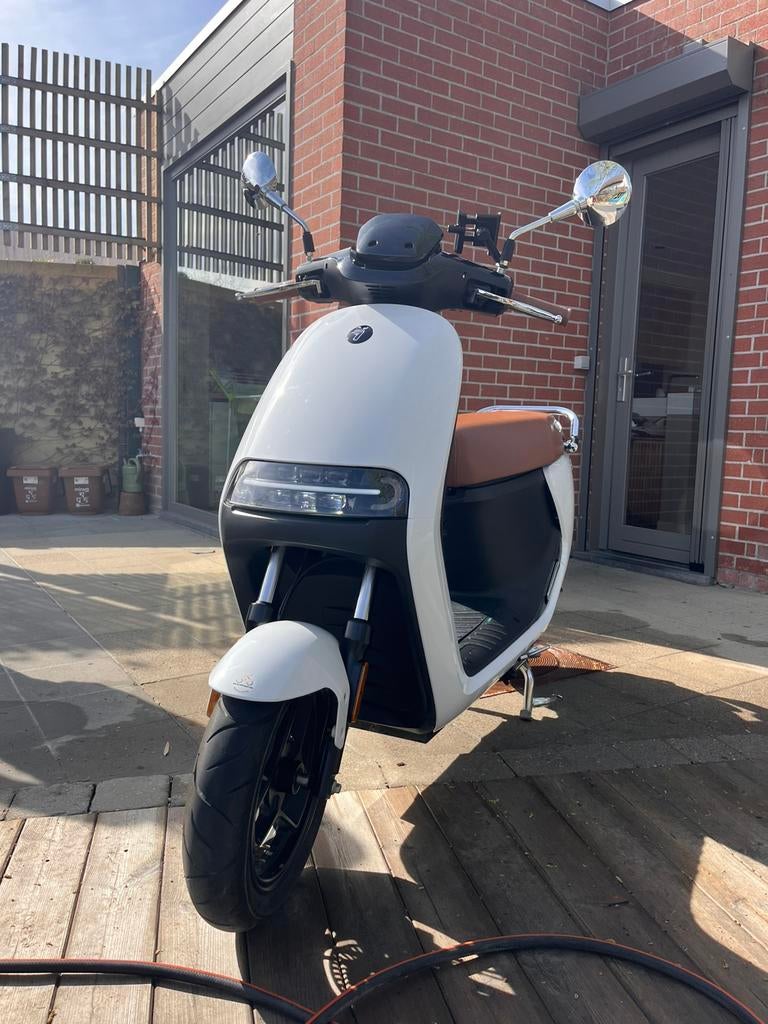 Segway e125s elektrische scooter – Klasse A – 2 accu’s, Vélos & Vélomoteurs, Vélomoteurs & Scooters bridés, Autres marques, Comme neuf