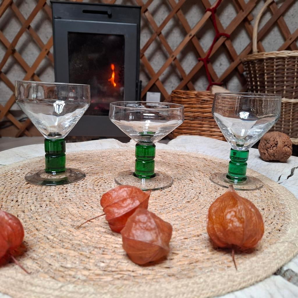 Trois verres différents à l'uranium, Antiquités & Art, Enlèvement