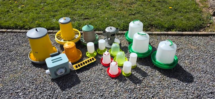 Lot abreuvoirs et mangeoires pour poules, Animaux & Accessoires, Volatiles | Accessoires, Utilisé, Abreuvement et Alimentation