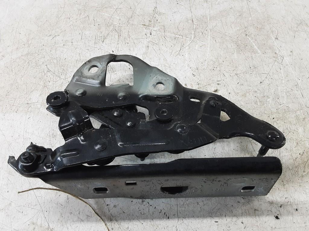 CHARNIERE DE CAPOT GAUCHE Audi SQ7 (4MB / 4MG) (4M0823301B), Mevr. I. Hauben, Audi, Utilisé, Rue de l'Espoir 34 34
4030  GRIVEGNÉE, BE