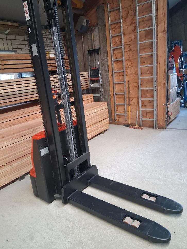 Gerbeur entièrement électrique, Articles professionnels, Machines & Construction | Chariots élévateurs & Transport interne, Empileur