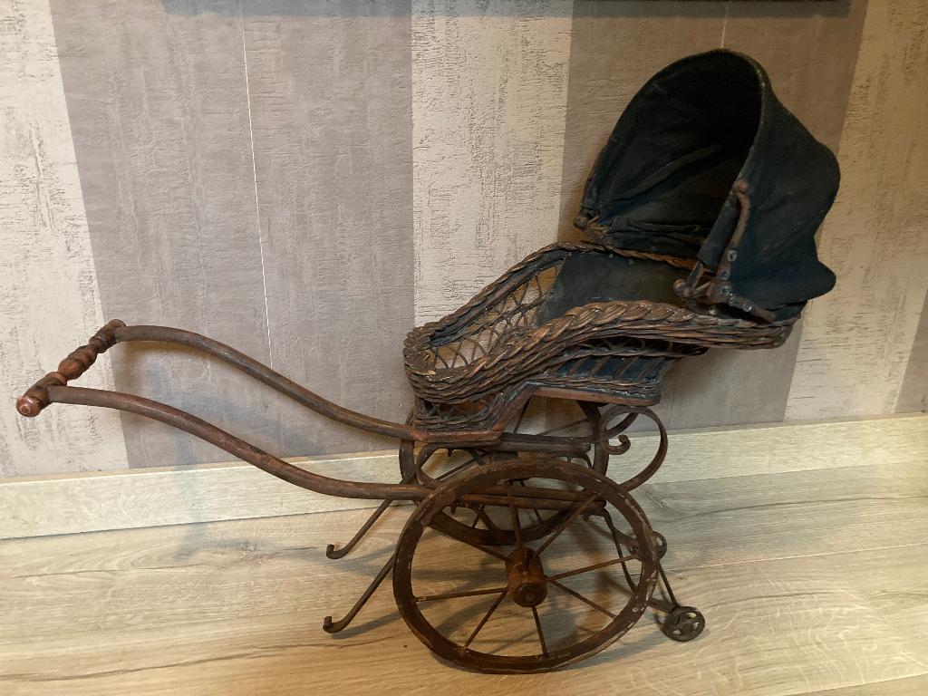 Antieke poppenwagen, Antiek en Kunst, Ophalen