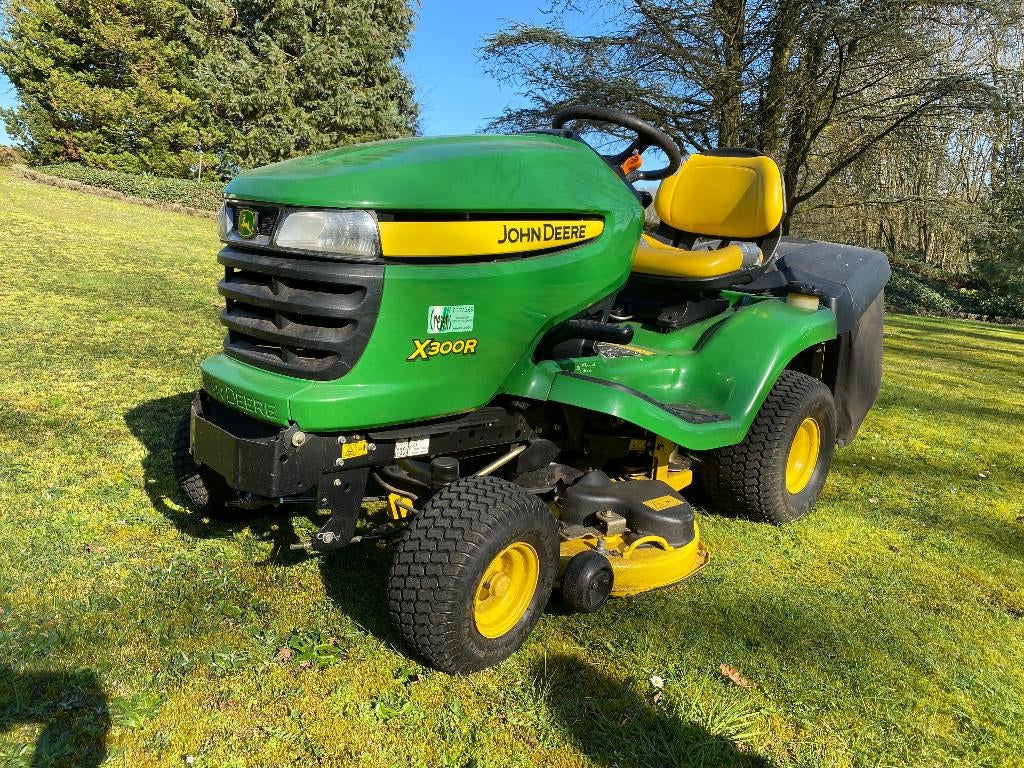 John Deere X300R  SLECHTS 286 u, Tuin en Terras, Zitmaaiers, Gebruikt, 90 tot 120 cm, Elektrische starter, Opvangbak, Ophalen