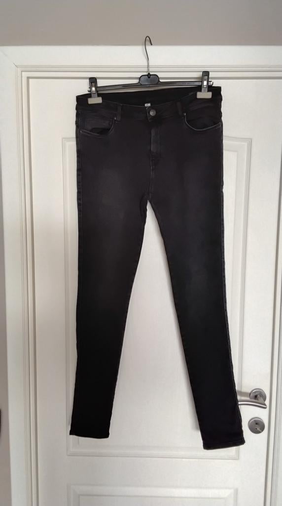 2 stuks dames stretch jeans Maat 40 prijs per stuk 5€, Kleding | Dames, Spijkerbroeken en Jeans, Ophalen