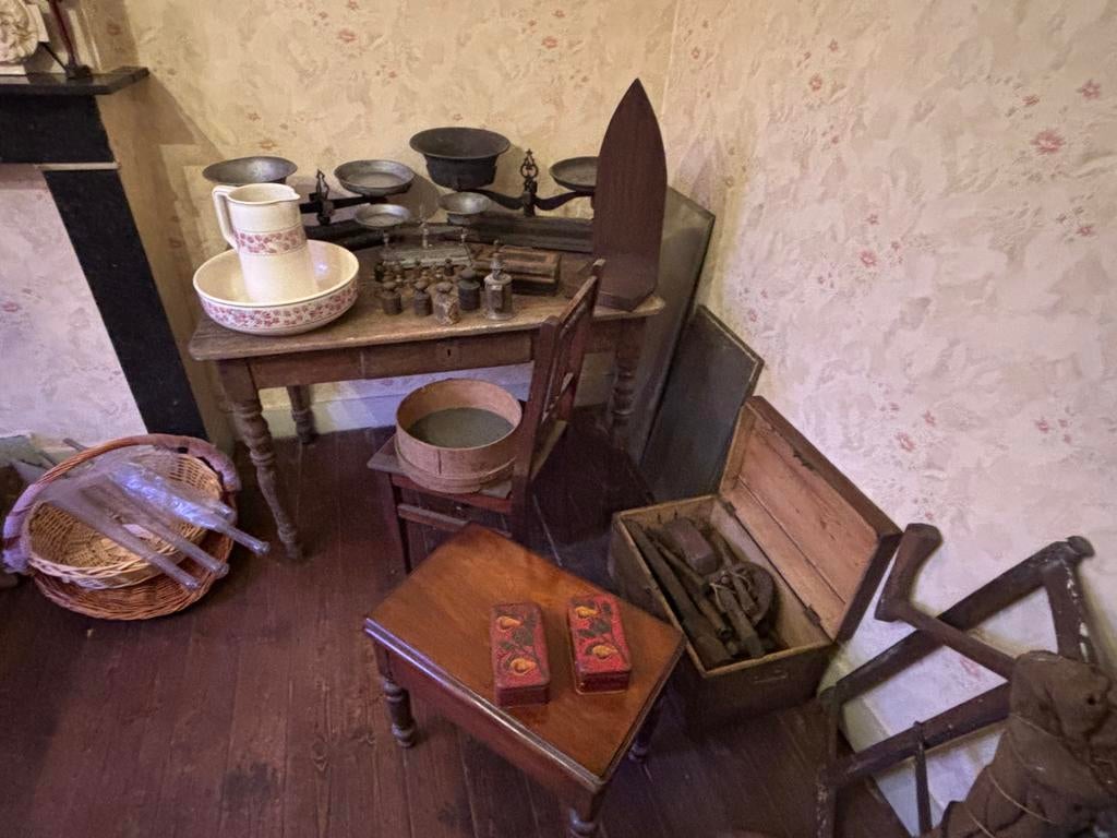 Groot lot inboedel brocante, Ophalen