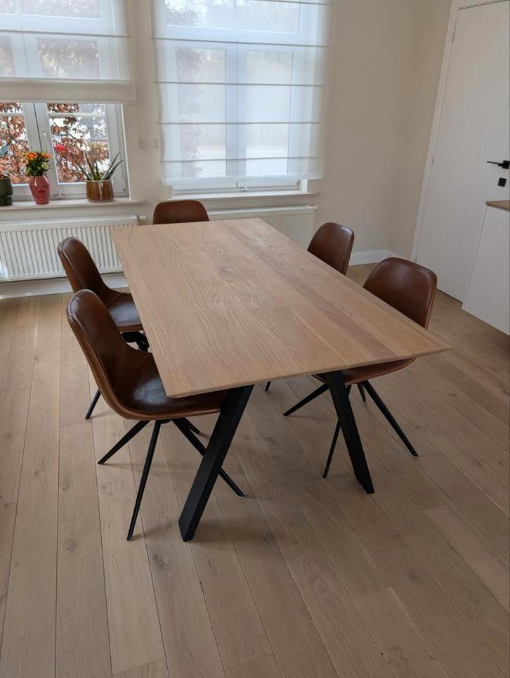 Design tafel eik met zwarte metalen poten in originele doos, Huis en Inrichting, Tafels | Eettafels, Ophalen