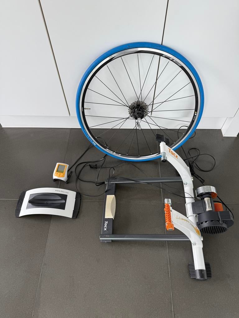 Tacx flow fietsrol met trainingswiel op velg, Ophalen, Gebruikt