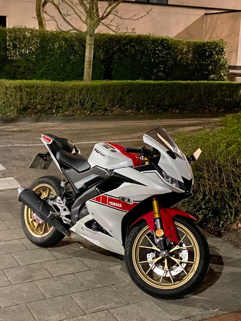 Yamaha YZF-R25 60th Anniversary *2022*, Motos, Motos | Yamaha, Permis Moto A1 minimum, Éclairage LED, Manuelle, 125 cm³