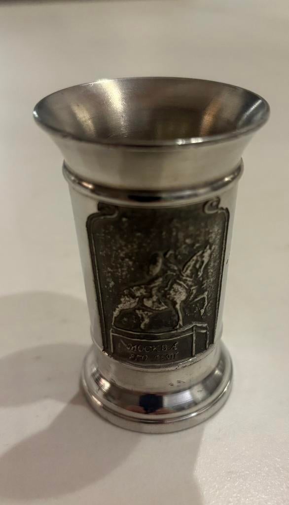 Verre a vodka russe en etain . Potstainiers hutois, Antiek en Kunst, Antiek | Zilver en Goud, Ophalen of Verzenden