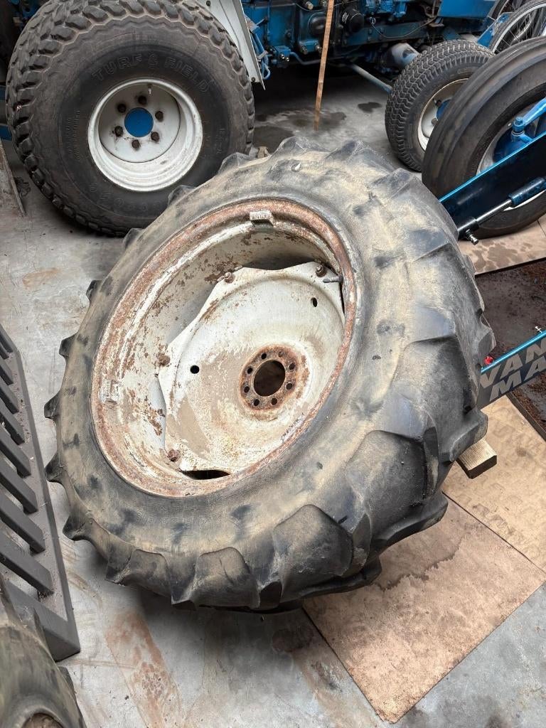 banden tractor Ford 2000, Ophalen, Gebruikt, Band(en)