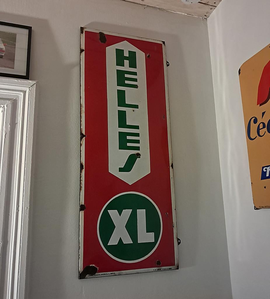 geëmailleerde plaat van HELLES