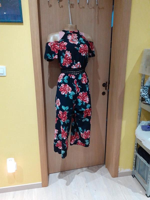 Zwarte jumpsuit met bloemenprint van Amisu — 32, Kleding | Dames, Jumpsuits, Gedragen, Maat 34 (XS) of kleiner, Zwart, Ophalen of Verzenden