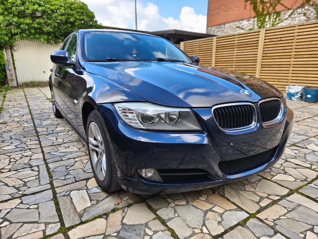 BMW 318i E90 2010 Facelift Parfait état, carnet BMW, clima, Euro 5, 4 portes, Boîte manuelle, Entretenue par le concessionnaire