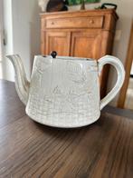 Antieke theepot met reliëfpatroon, Antiek en Kunst, Antiek | Servies los, Ophalen