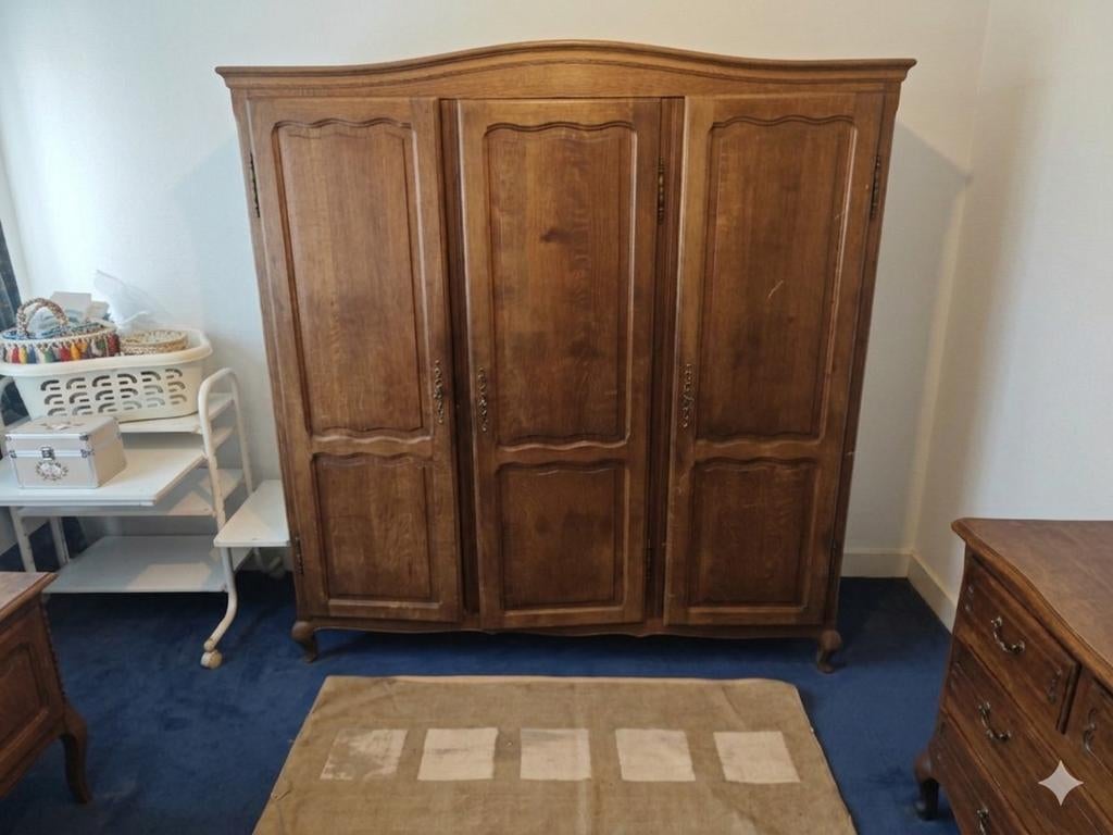 Ensemble chambre chêne massif (Armoire + Lit + Chevet), Huis en Inrichting, Slaapkamer | Complete slaapkamers, Ophalen