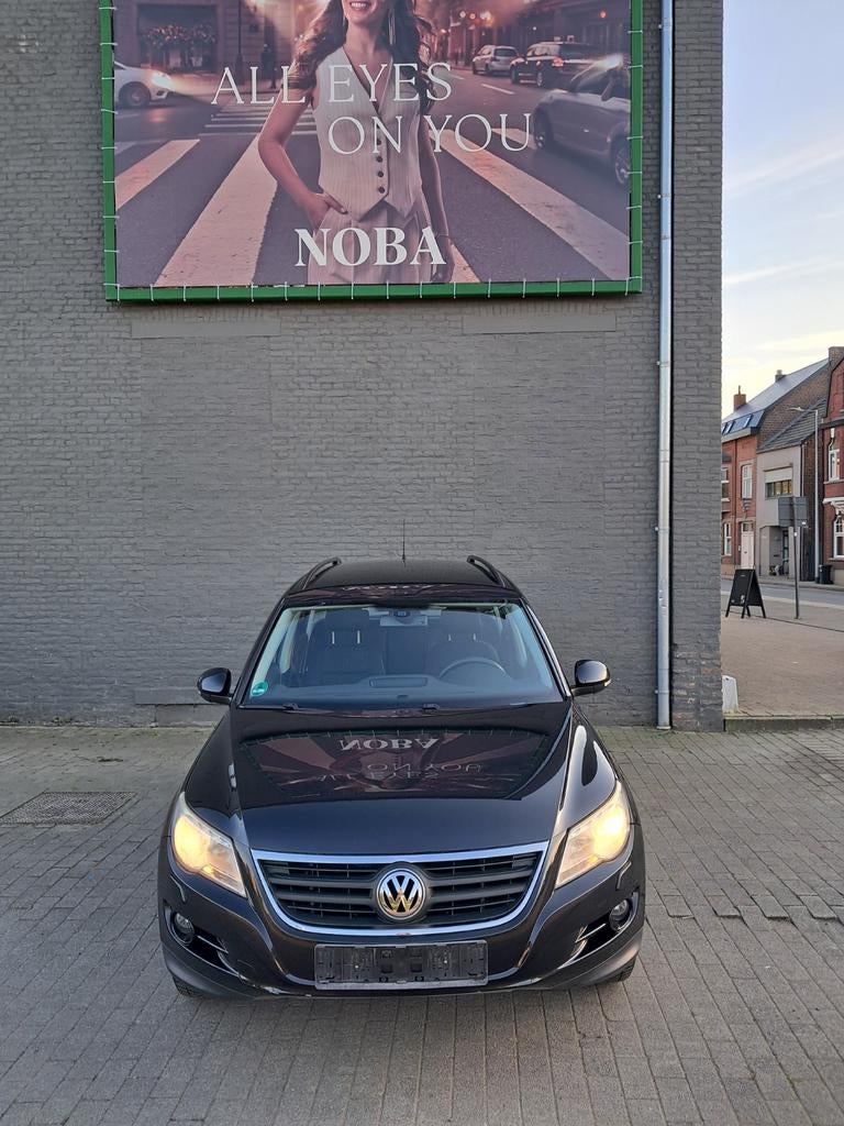 Tiguan 2 liter 197800 km, Auto's, Volkswagen, Zwart, 4 cilinders, Zwart, 5 deurs
